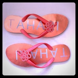 Tahari coral rubber sandals